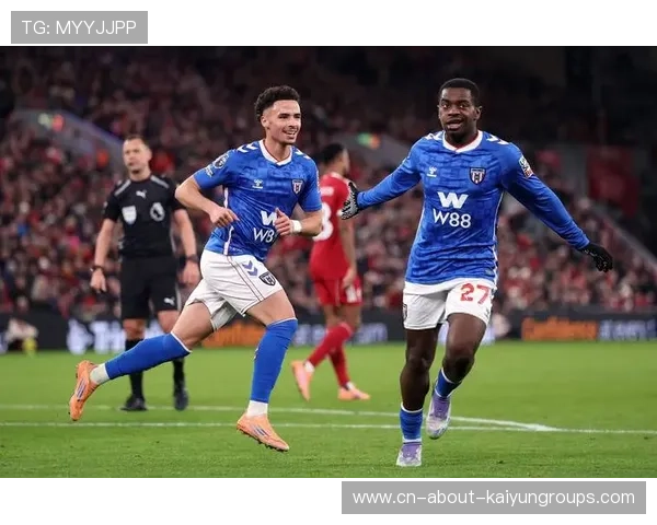 维尔茨禁区外围起脚劲射,皮球直钻波鸿球门死角 维尔茨禁区外围起脚劲射,皮球直钻波鸿球门死角